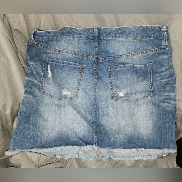 EUC Massimo Supply Co. Distressed Denim Mini Skirt - Picture 4 of 4